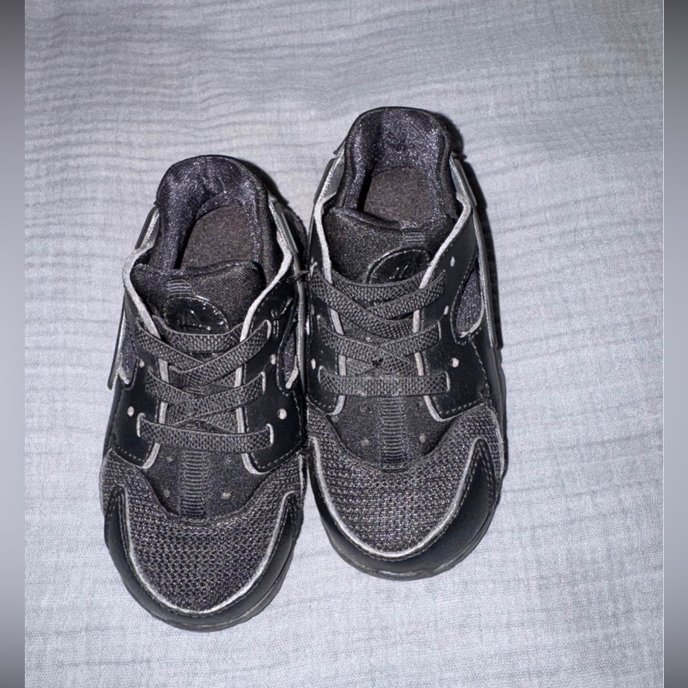 Nike Kids Black  Sneakers